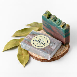 Jabón sólido artesanal de Alepo con aceite de oliva y laurel para piel delicada