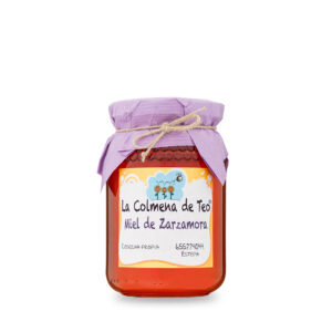 Miel de zarzamora cruda y sin filtrar de La Colmena de Teo elaborada a partir de floraciones silvestres de Rubus ulmifolius