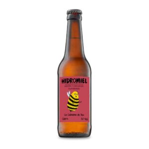 Botella de hidromiel Gerð de La Colmena de Teo con frutos rojos alrededor